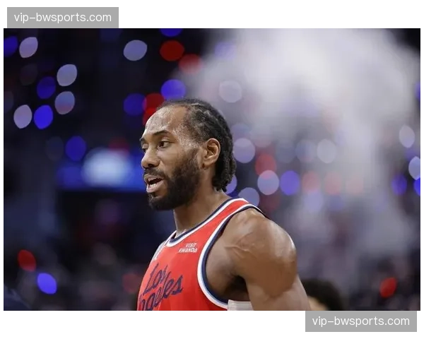 快船莱昂纳德35分5篮板 末节15-1攻势击溃黄蜂防守体系 快船莱昂纳德35分5篮板 末节15-1攻势击溃黄蜂防守体系